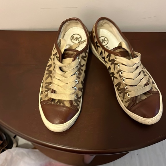 Micheal Kors tennyshoes - Picture 1 of 6